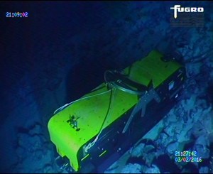 lost-towfish-on-ocean-floor